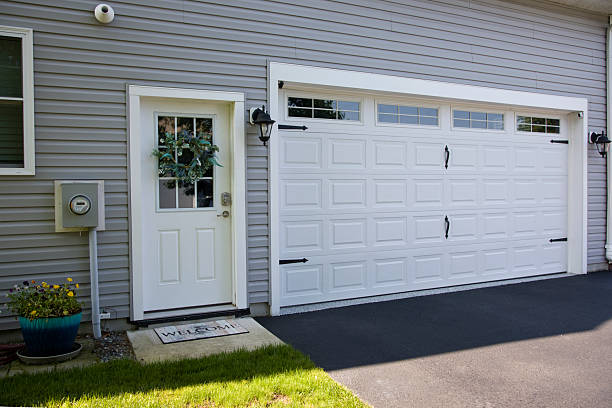 24/7 Emergency Garage Door Panel Replacement experts in Deep River Center, CT